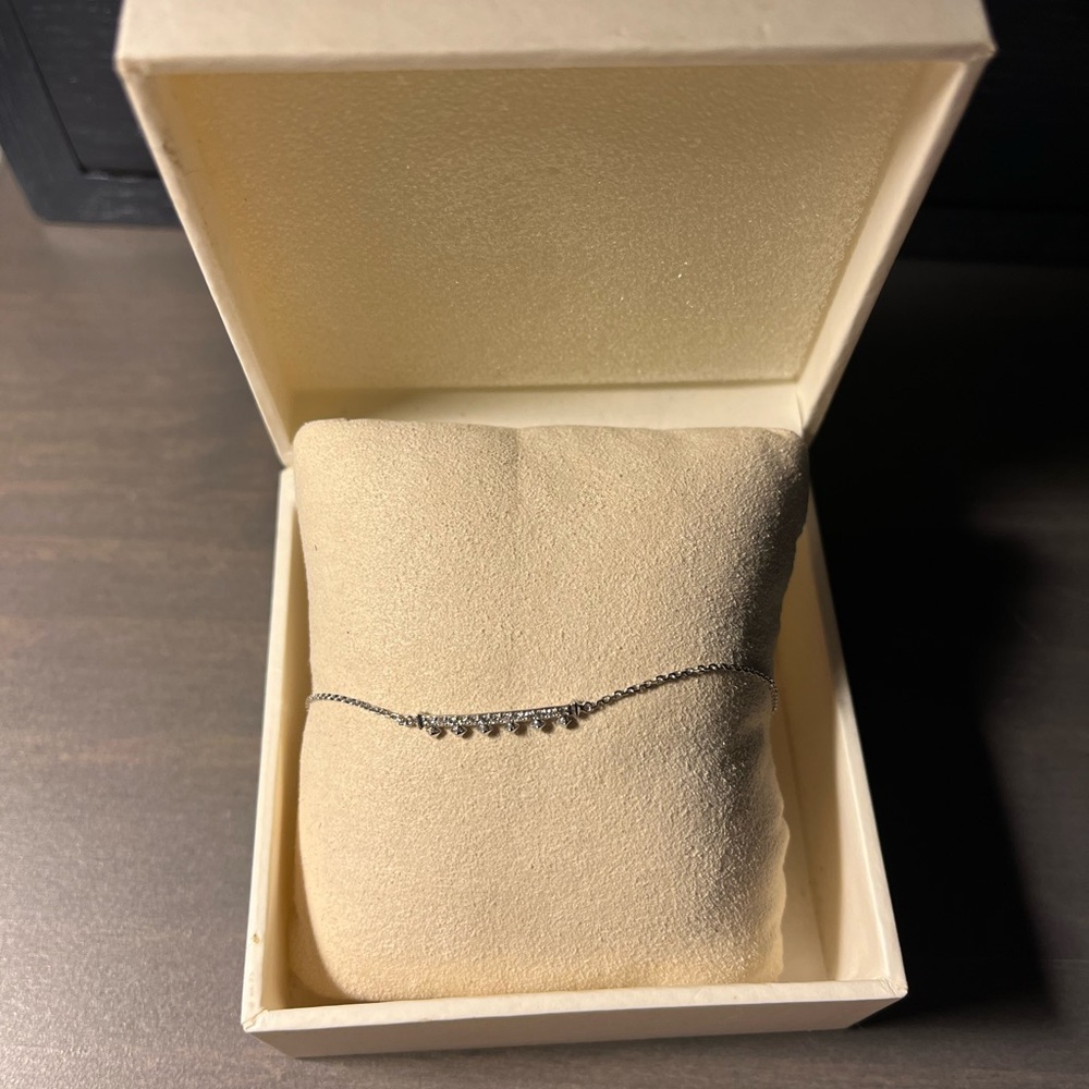 RARE like new Kendra Scott Molly 14k white gold and diamond adjustable bracelet